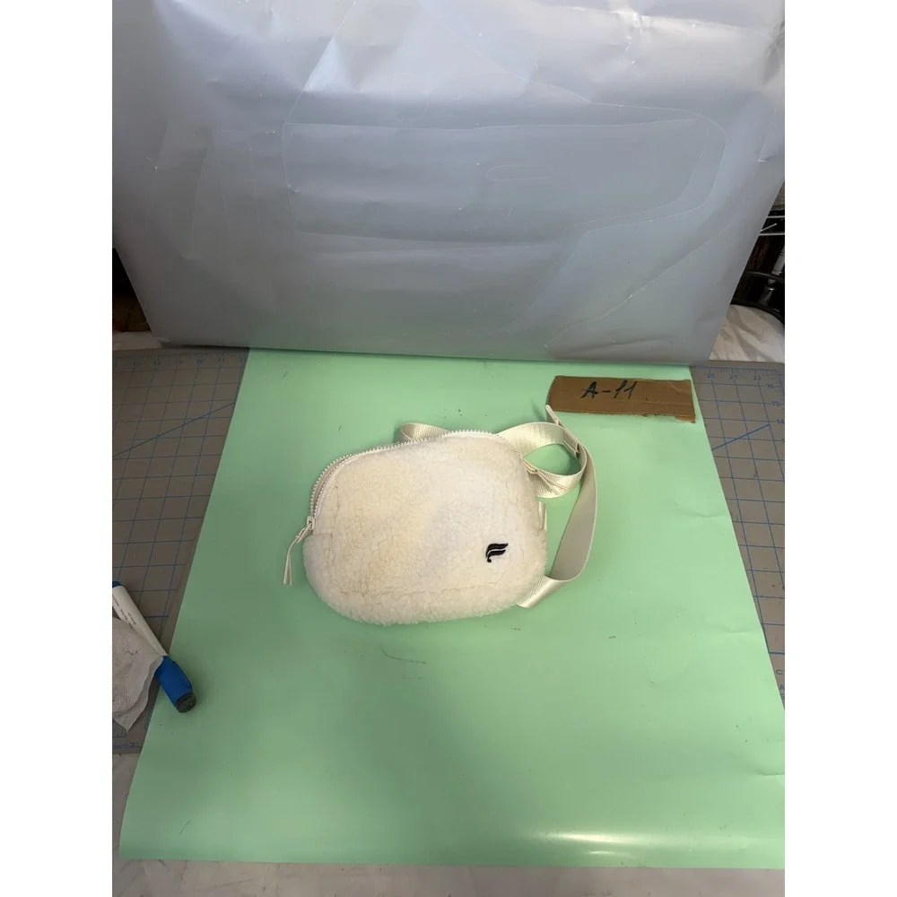 Fabletics Sherpa Fleece‎ Belt Bag Fanny Pack White Adjustable Strap